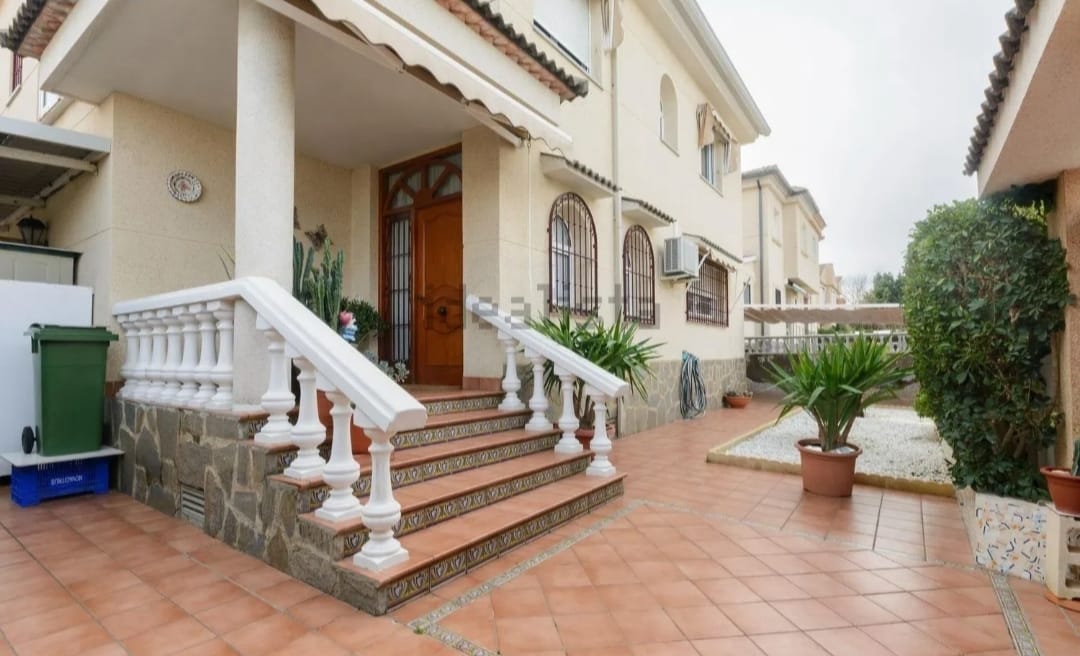 Chalet en Venta, 4 habitaciones, 3 baños