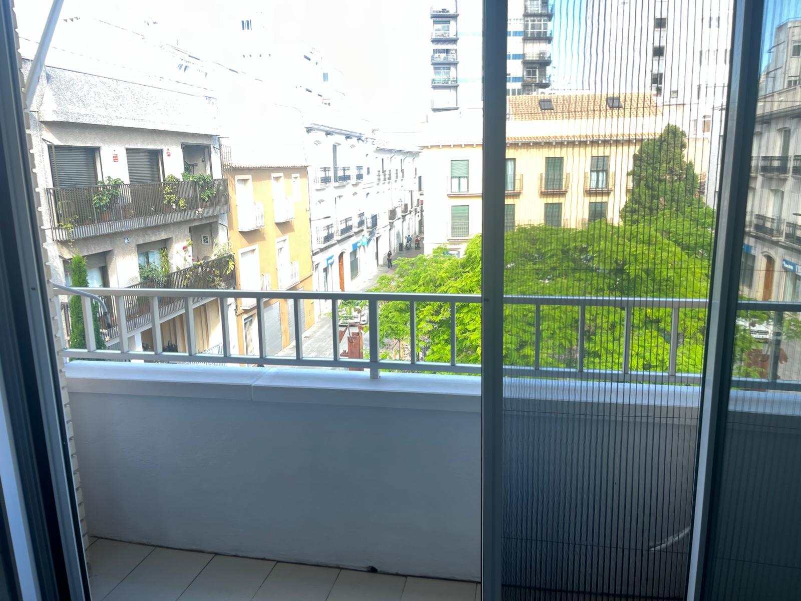 Piso en Alquiler, 3 habitaciones, 2 baños